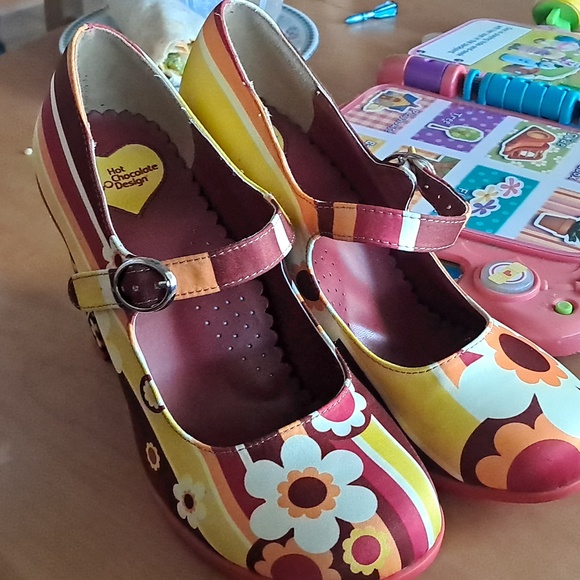 Hot chocolate design shoes. Size 37/6.5 - Picture 1 of 2